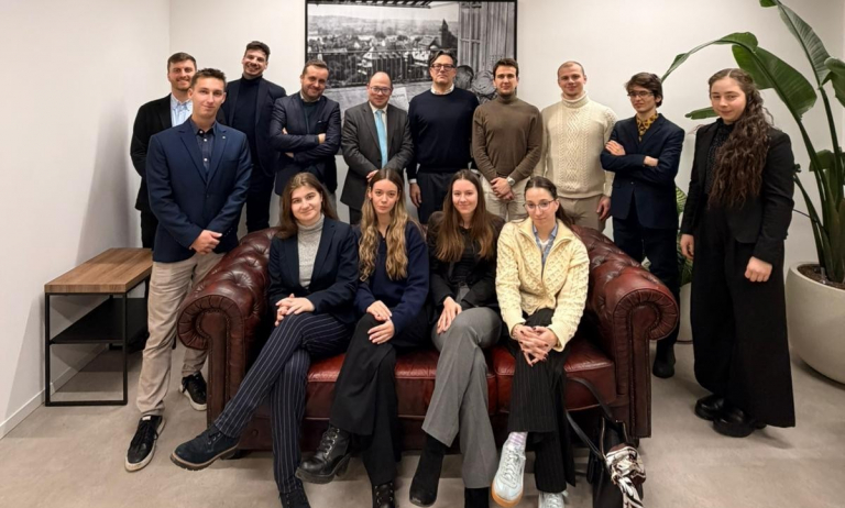 26-02-02-06_Berlini tanulmányút_NZZ_borítókép_vágott.jpeg